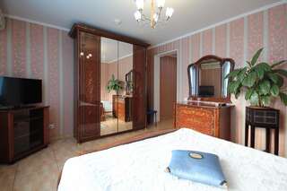 Гостиница Nadezhda and K Новокузнецк Улучшенный номер с кроватью размера «queen-size»-2