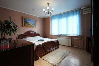 Гостиница Nadezhda and K Новокузнецк Улучшенный номер с кроватью размера «queen-size»-3